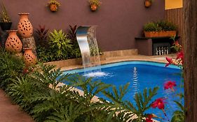 Casa Completa com Piscina Aquecida em Caldas Novas, 4 quartos climatizados, garagem, até 12 Pessoas